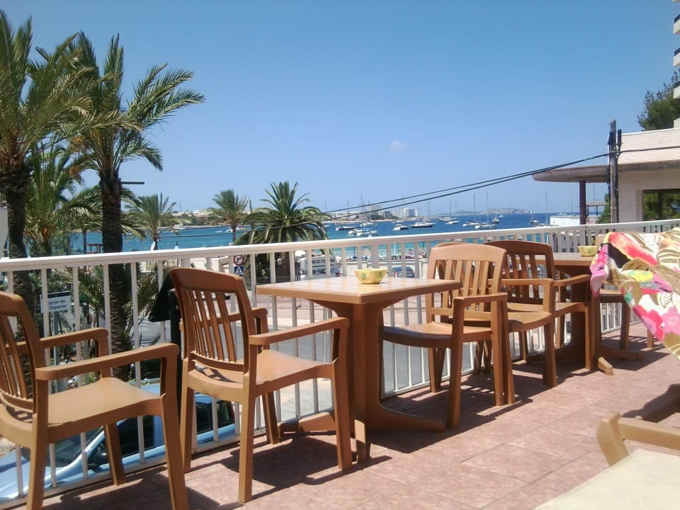 Ausblick von der Poolterrasse aufs Meer Hotel Osiris