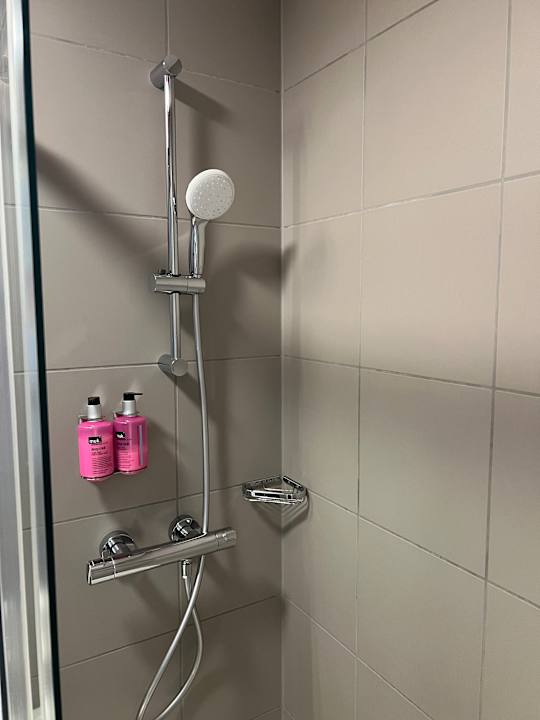 Zimmer MOXY Vienna Airport