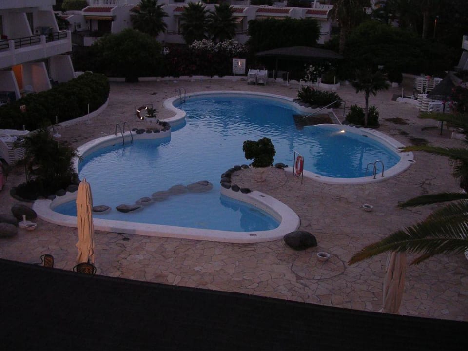 Pool in der Abenddämmerung HOVIMA Panorama