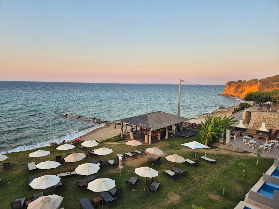 Strand Cavo Orient Beach Hotel & Suites