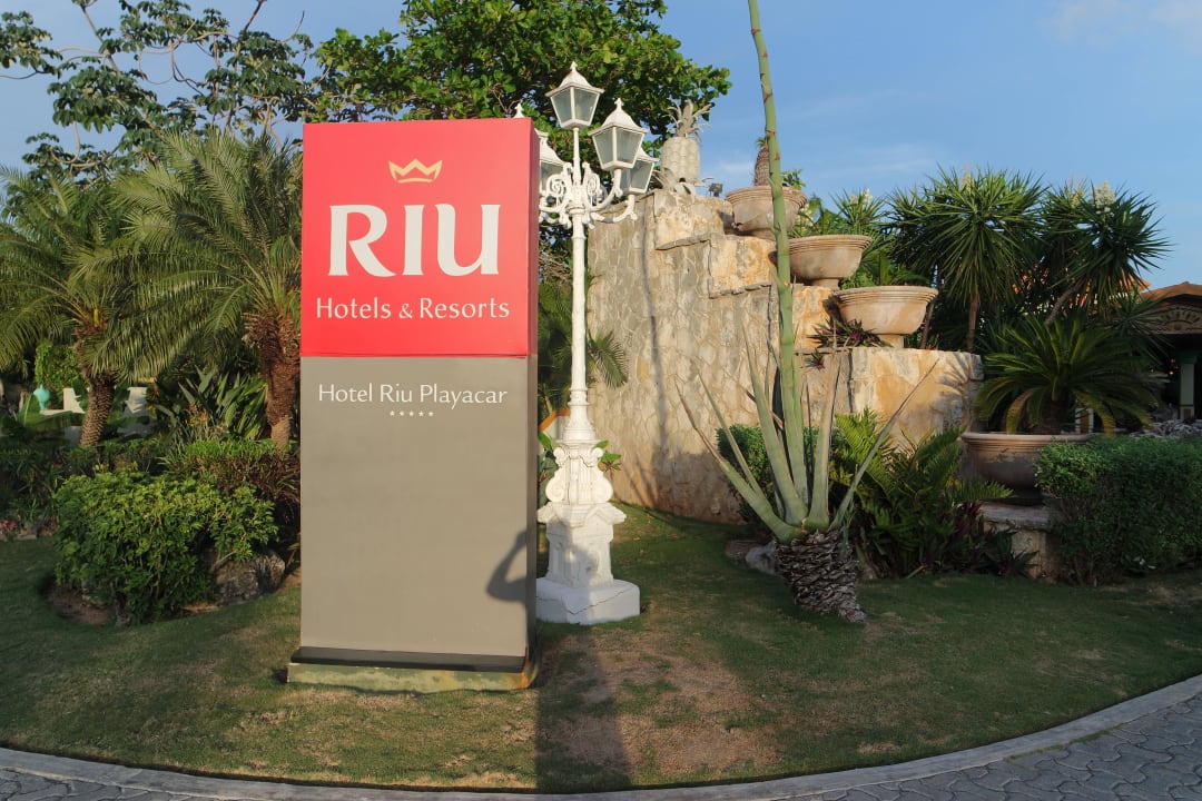 Einfahrt zum Hotel Hotel Riu Playacar