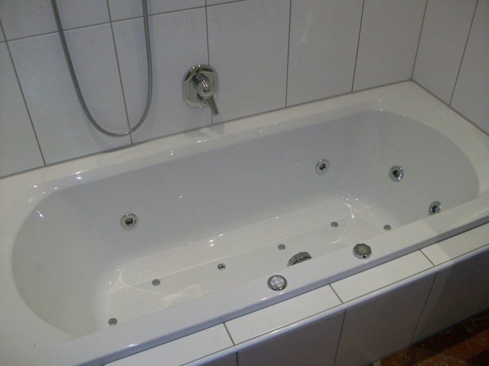 Bad in der Suite Hubertus Hotel & Apartments