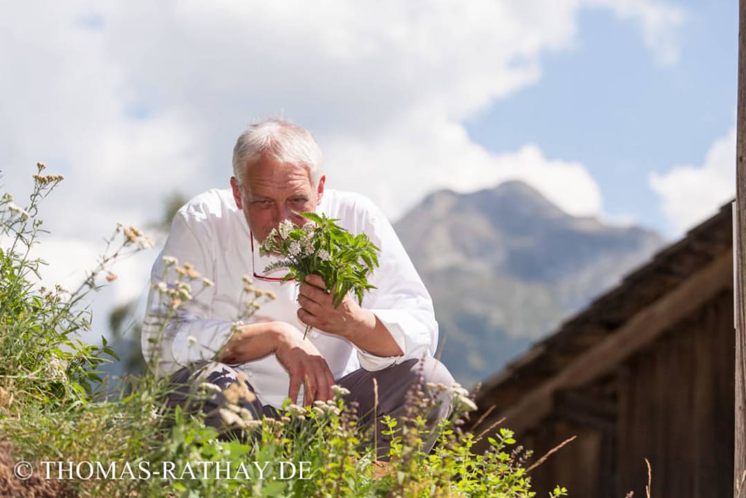 Siegi auf der Wildkräuterwiese Genießer- & Wanderhotel Jägerhof
