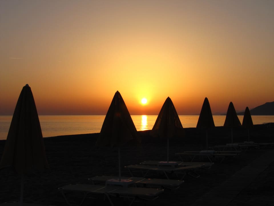 Morgens am Strand Vantaris Palace