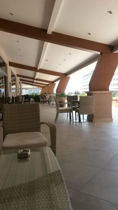 Terrasse an der Lobby Dizalya Palm Garden