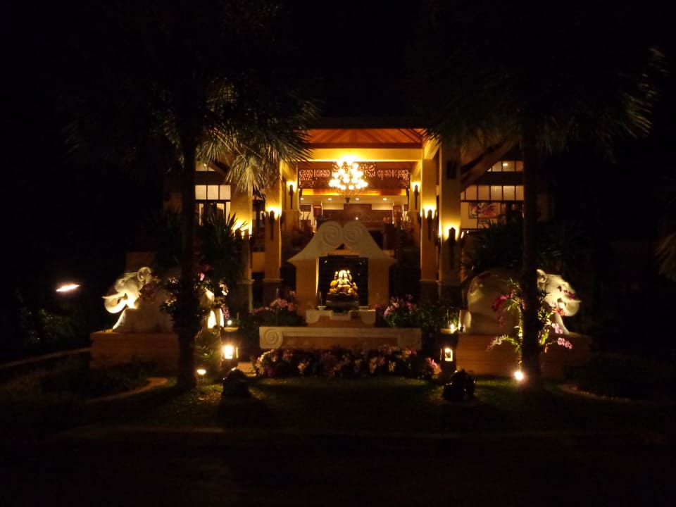 Eingang  The Fair House Beach Resort