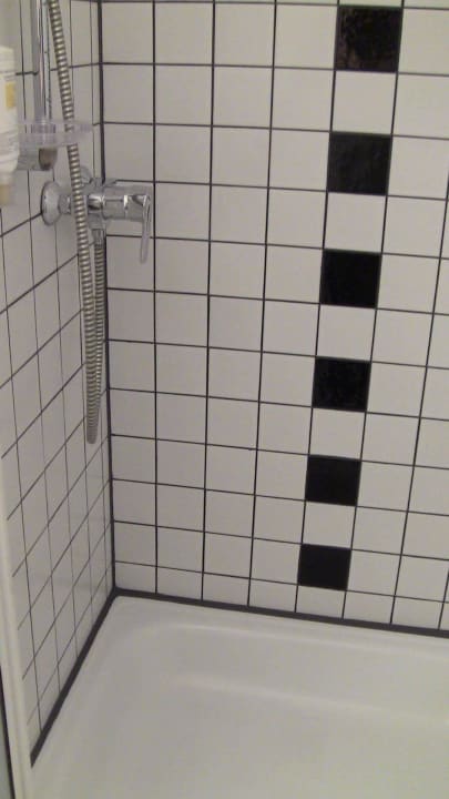 Dusche TRYP by Wyndham Halle