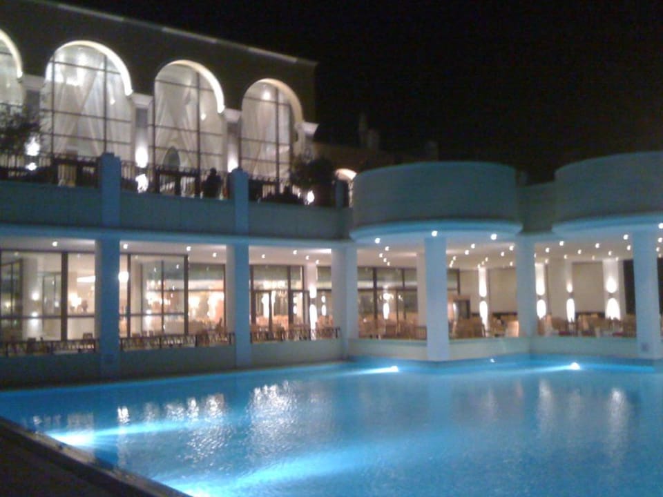 Pool am Hauptrestaurant Ambrosia Porto Bello Royal