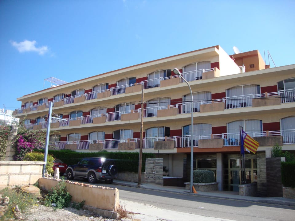 Fassade auf Strassenseite (Eingang) Club Simó Hotel by Senator