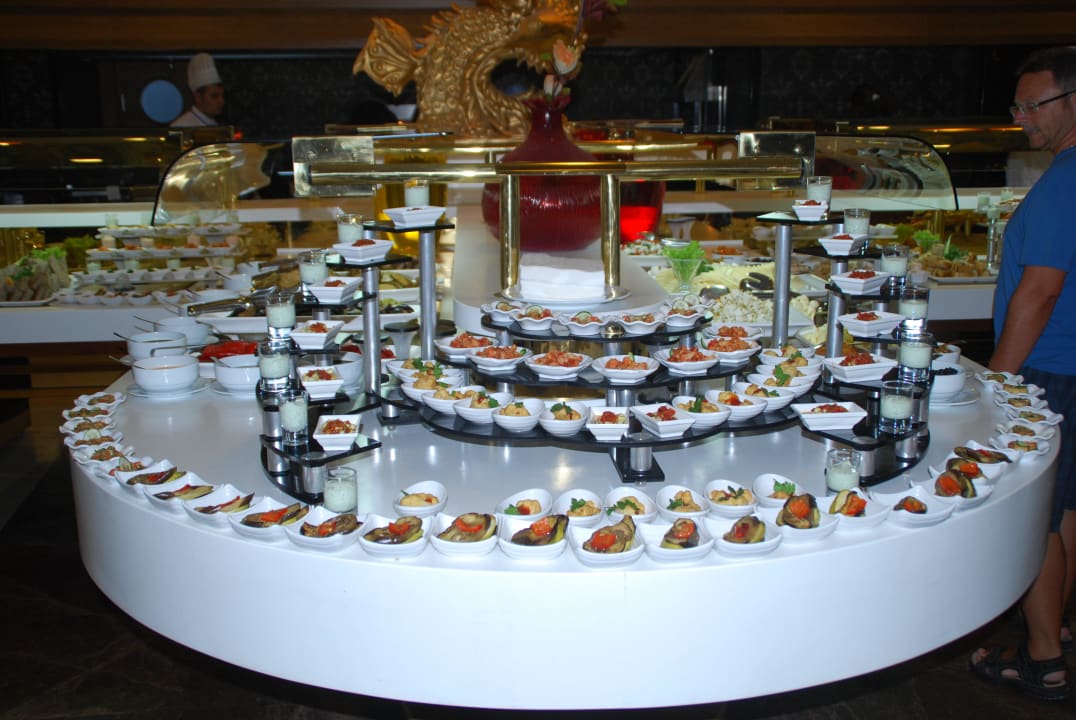 Riesiges, gepflegtes Buffet Kirman Belazur Resort & Spa