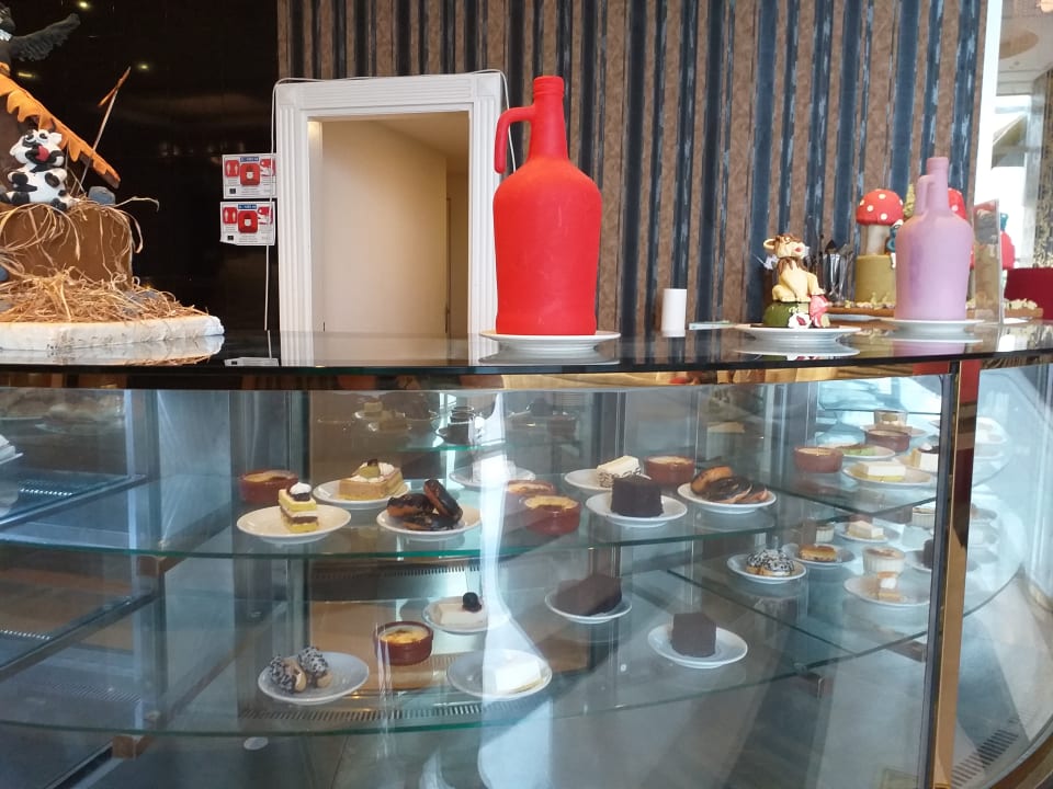 Gastro Azura Deluxe Resort & Spa Hotel