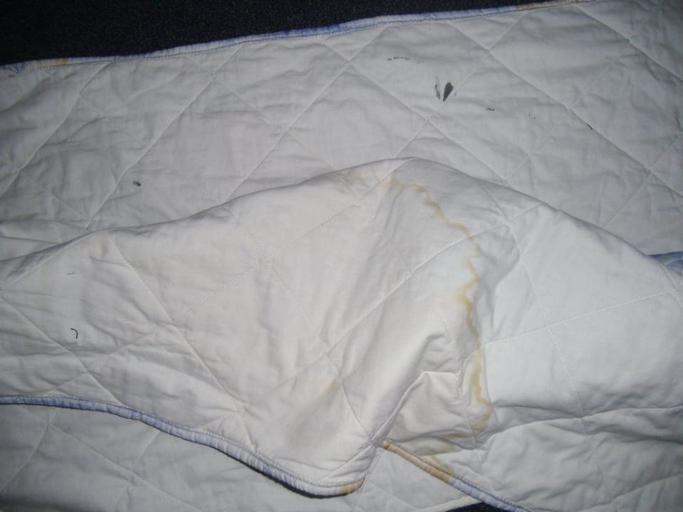 Verschmutzte Tagesdecke Idéal Hotel Design