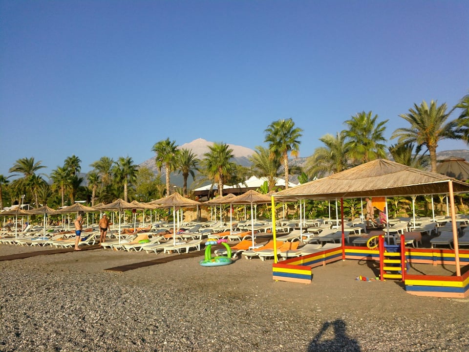 Пляж с песочницей Emelda Sun Club