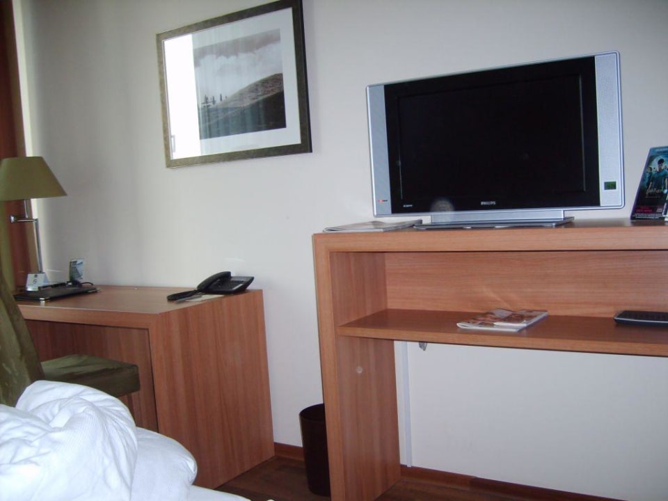 Arbeitsplatz und TV AMERON Köln Hotel Regent