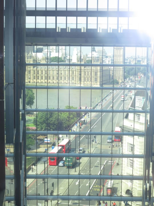 Am Gang Ausblick zu Big Ben Park Plaza Westminster Bridge London