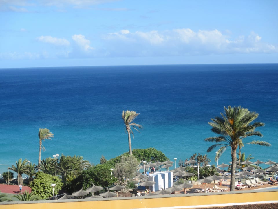 Blick auf den Pool und den Antlantik SBH Club Paraiso Playa