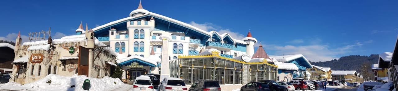 Außenansicht Schlosshotel Lacknerhof