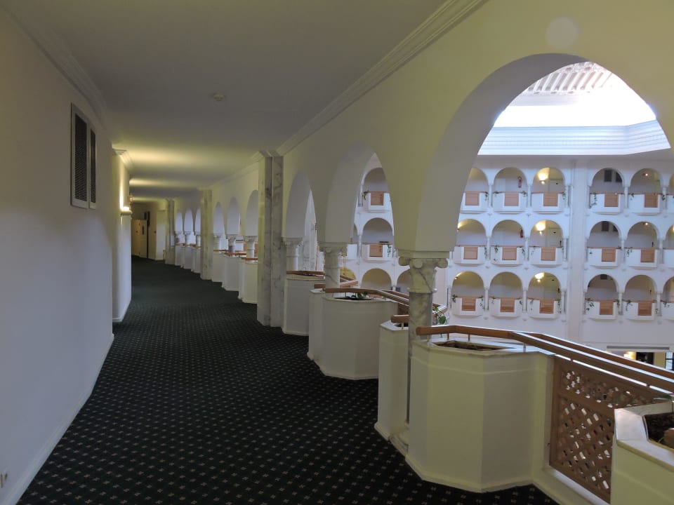 Gang zu den Zimmern Oceana Hotel & Spa