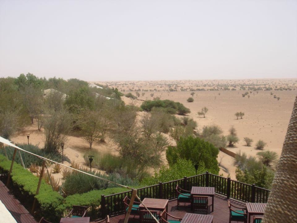 Blick von der Terrasse auf die Suiten Al Maha, A Luxury Collection Desert Resort & Spa