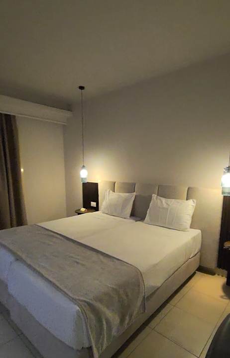 Zimmer Grand Blue Beach Hotel