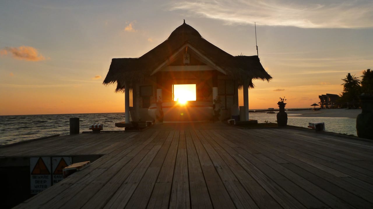 Sonnenuntergang am Hauptsteg Ellaidhoo Maldives by Cinnamon