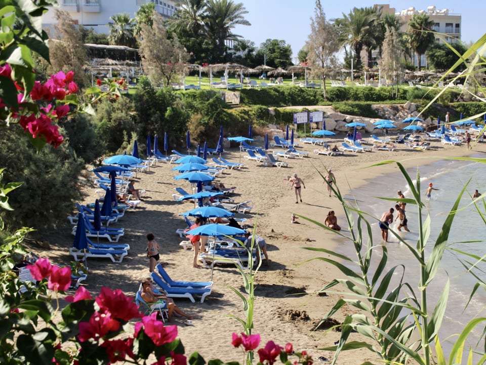 Strand Crystal Springs Beach Hotel