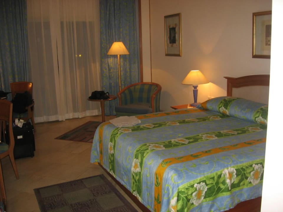 Zimmer Blickwinkel vom Eingang Mövenpick Hotel Cairo Media City