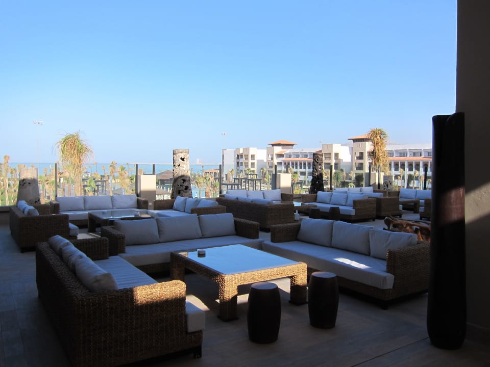Sitzecke im Außenbereich der Lobby Hotel Riu Palace Tikida Agadir
