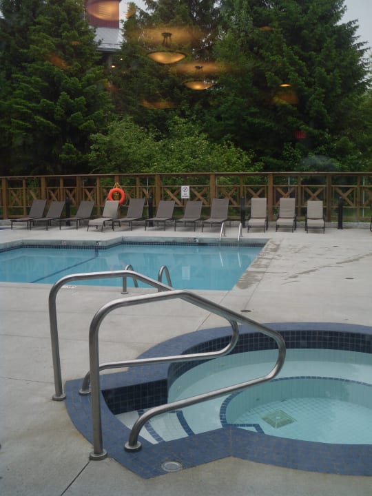 Pool Hotel Delta Whistler Village Suites