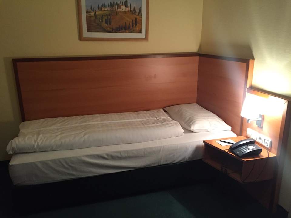 Bett IntercityHotel München