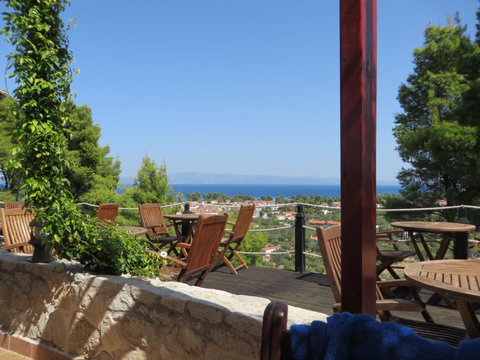 Bei der Poolbar Alia Palace