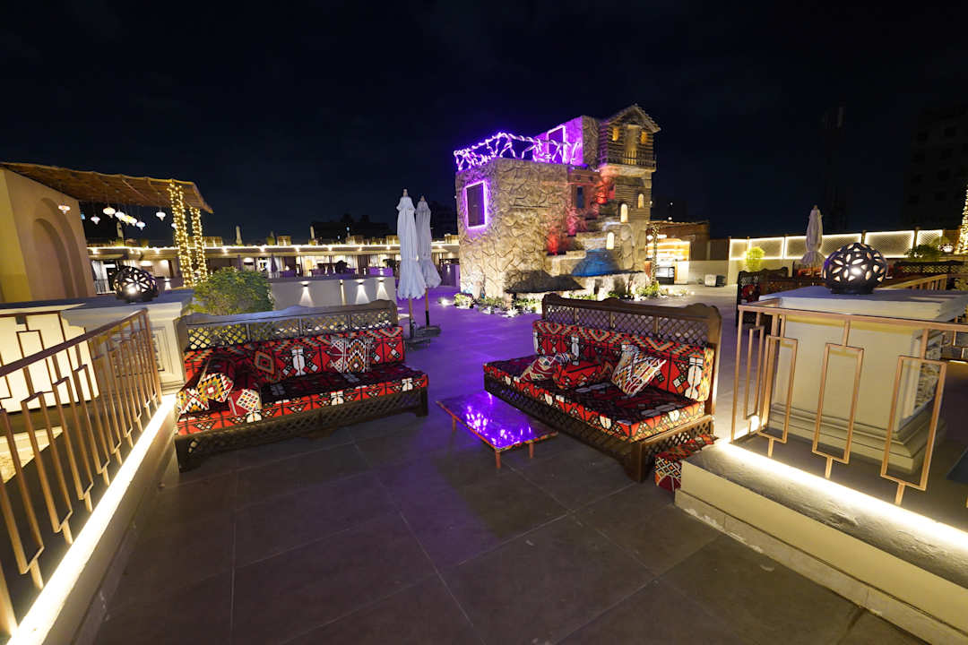 Außenansicht Pyramids Khan Hotel