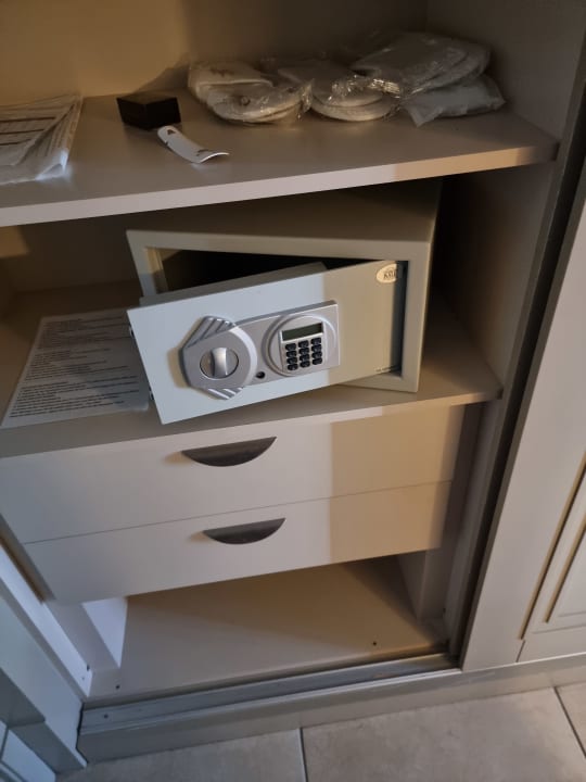 Zimmer Well Palace Side