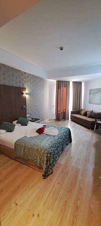 Zimmer Port Side Resort Hotel