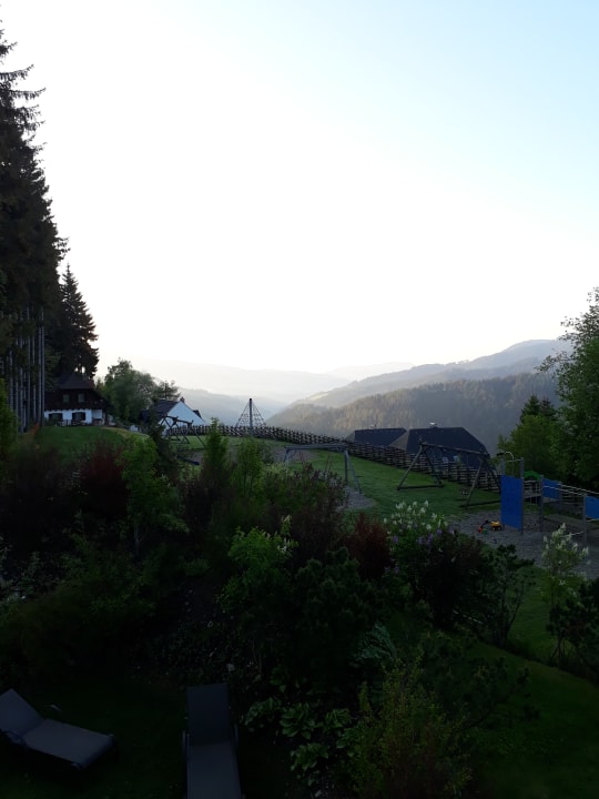 Ausblick vom Balkon des Familienzimmers über das Almenland! Naturhotel Bauernhofer