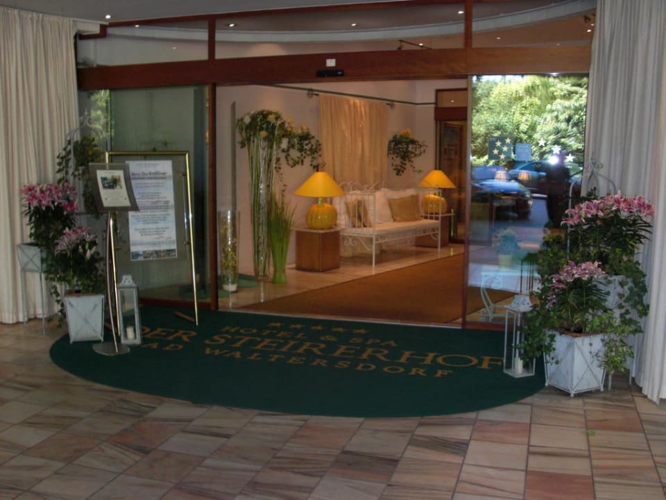Eingang Hotel & Spa Der Steirerhof Bad Waltersdorf