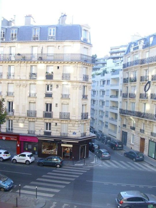 Ausblick aus dem Zimmer im 2. Stock - zur Straße Hotel Ibis Paris Tour Eiffel