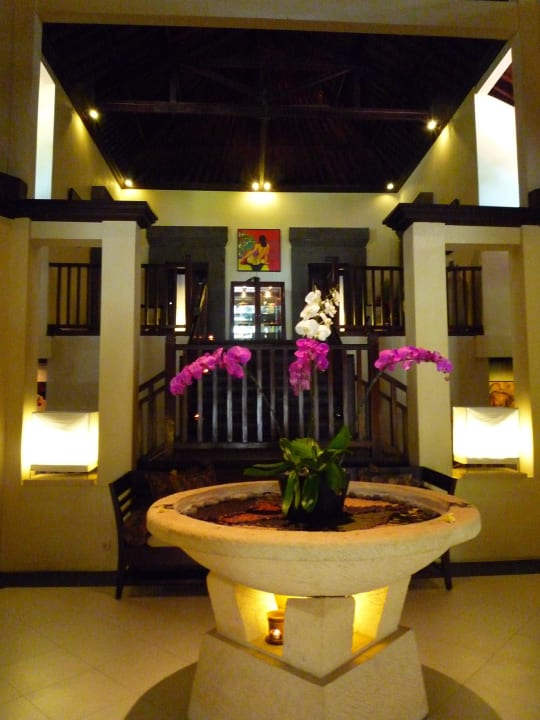 Der Eingang zum Spa Puri Santrian