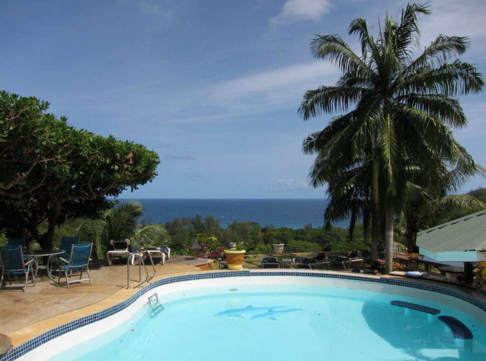 Pool mit Ausblick Hotel Anse Takamaka View