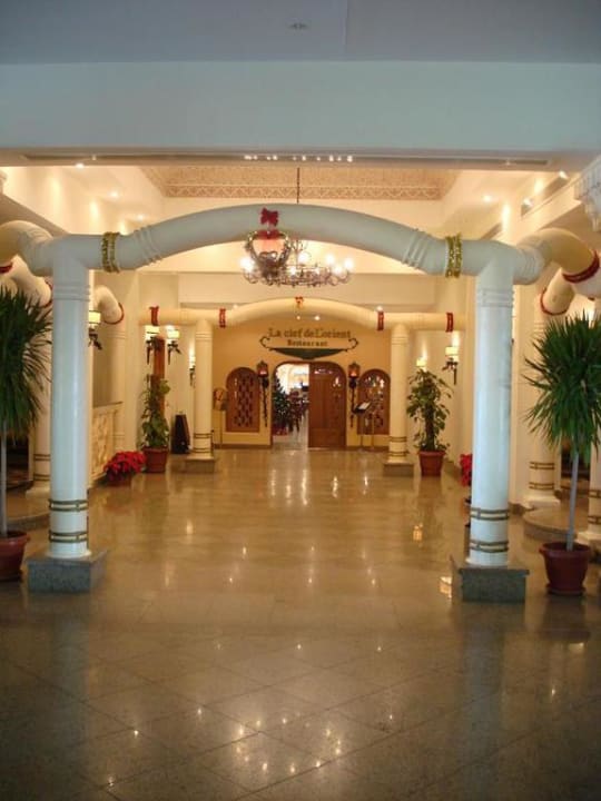 Один из ресторанов Pickalbatros Dana Beach Resort - Hurghada