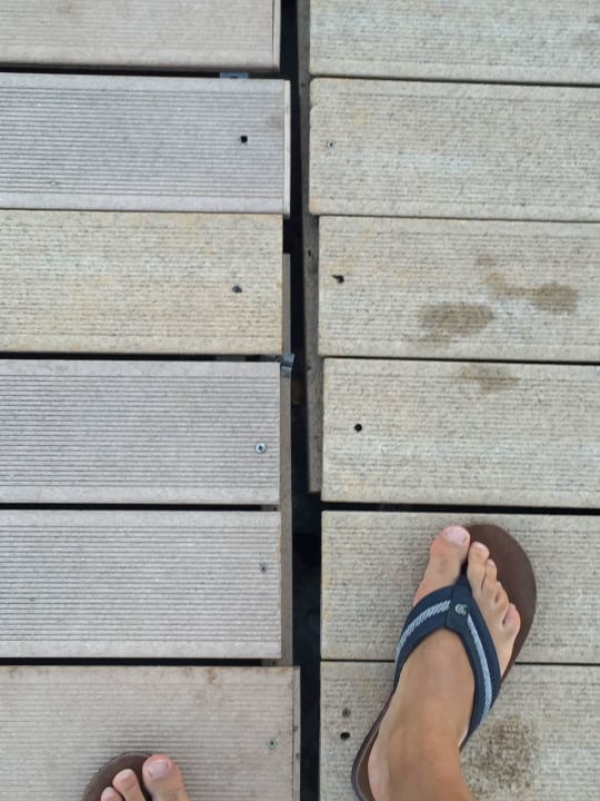 Gefährliche Spalten im Barfußbereich Wyndham Grand Novi Vinodolski Resort - The View & Family Apartments