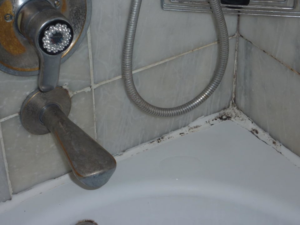 Badewanne und Armatur Hotel Özkaymak Falez