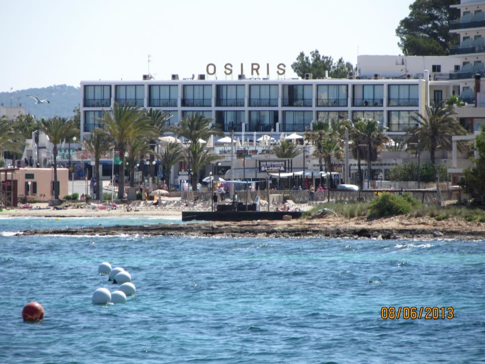 Blick vom gegenüberliegenden Strand Hotel Osiris