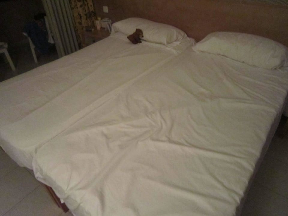 Betten frisch gemacht Hotel Club Cala Romani