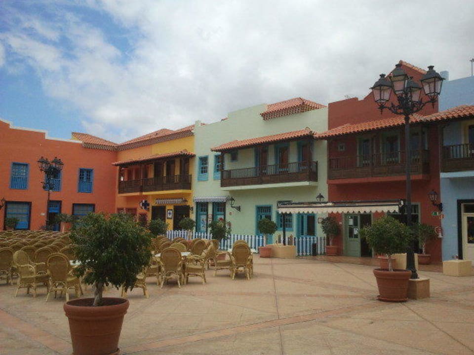 "Dorfplatz" im Hotel integriert Bahia Principe Sunlight Costa Adeje