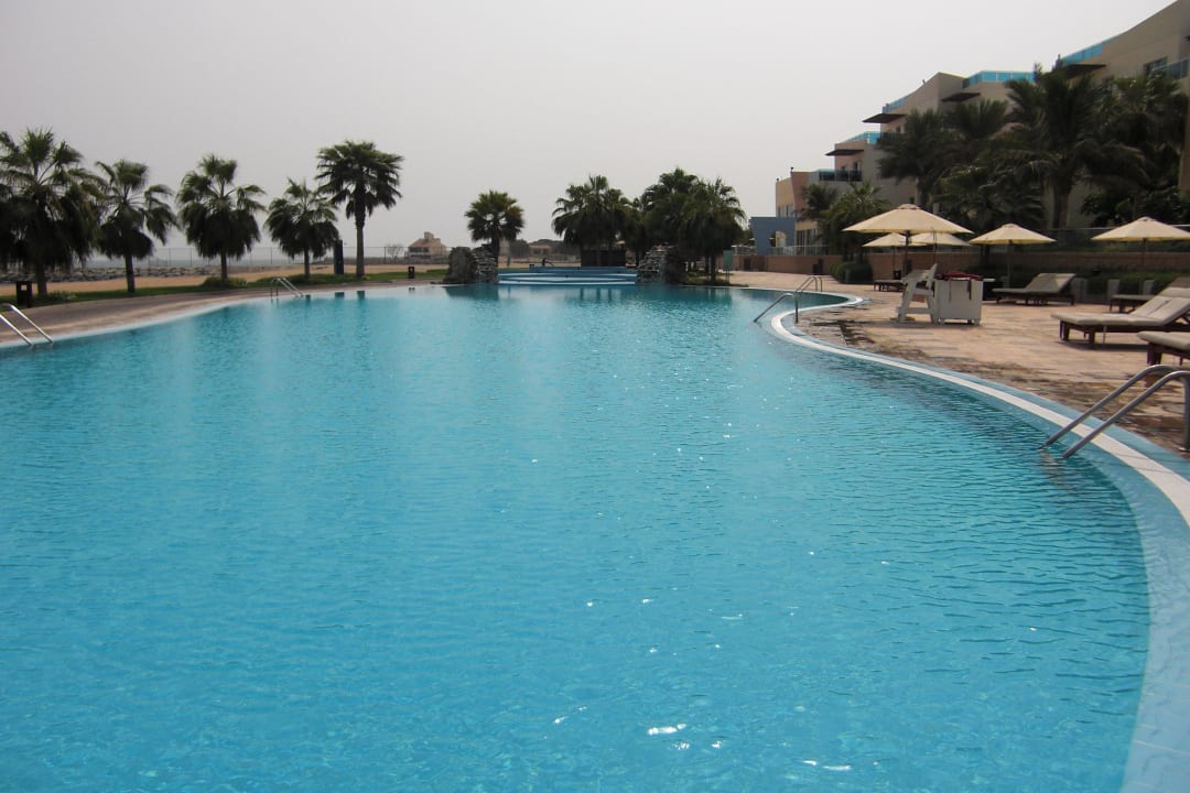 Einer von fünf Pools Radisson Blu Resort Fujairah