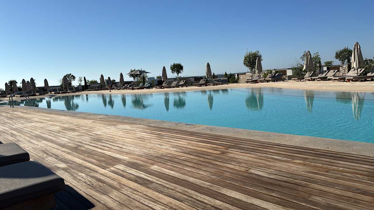 Pool Anda Barut Collection