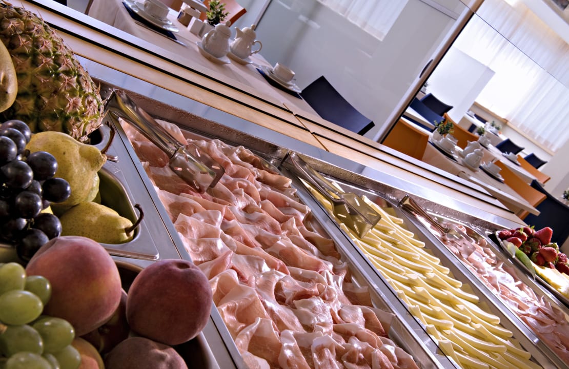 Buffet Hotel Garni Renania