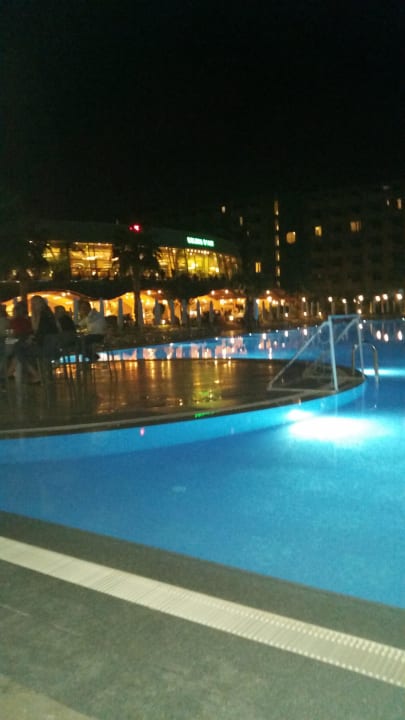 Abends am Pool VONRESORT Golden Coast