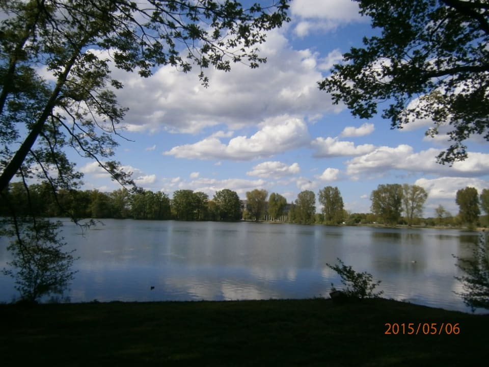 The lake in the May sun  Hotel Mercure Congress an der Messe
